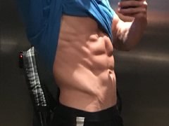 MuscleBrad - male webcam at ImLive