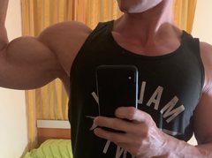 MuscleBrad - male webcam at ImLive