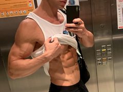 MuscleBrad - male webcam at ImLive