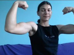 SlaveMuscled - female with brown hair webcam at ImLive