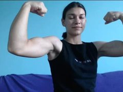 SlaveMuscled - female with brown hair webcam at ImLive
