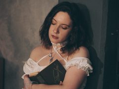 NanaMoonlight - female with black hair webcam at ImLive