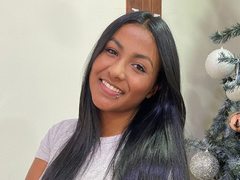 NaomiRios915 - female with black hair webcam at ImLive