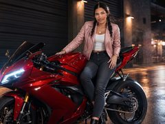 NaomyCollins - female with black hair webcam at ImLive