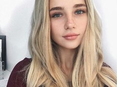 PonyKerry - shemale with brown hair webcam at LiveJasmin