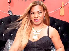 natashaclauus - shemale with black hair webcam at LiveJasmin