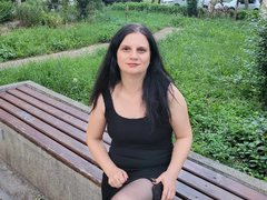 Nickol19721 - female with black hair webcam at ImLive