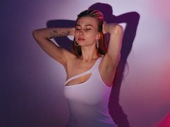 NicoleGingerr - female webcam at ImLive