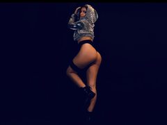 NicoleSkye - female with brown hair webcam at ImLive