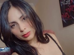 Nicolette_Vanderbilt - female with black hair webcam at ImLive
