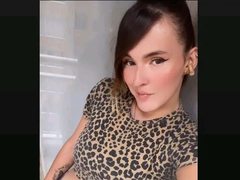 Nina_kravitz - female with brown hair and  big tits webcam at ImLive