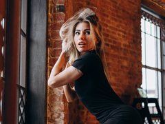 nikki_moore - blond female webcam at ImLive