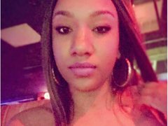 NicoleSkye - female with brown hair webcam at ImLive