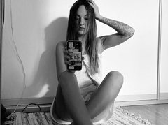 OhMyMiss - female webcam at ImLive