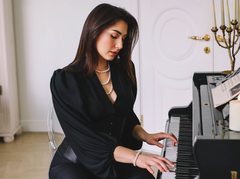 OliviaStanford - female with brown hair webcam at LiveJasmin