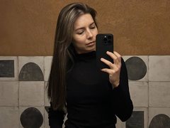 Pagani_Huayra - female with brown hair webcam at ImLive