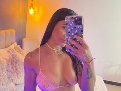 PamelaPiper - female with brown hair and  small tits webcam at ImLive