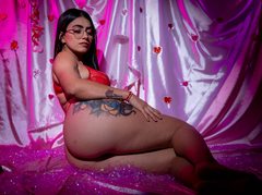 PamelaPiper - female with brown hair and  small tits webcam at ImLive