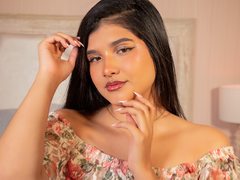 PaulinVega - female with black hair webcam at ImLive