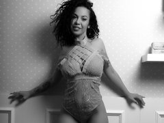 GraciousPenelope - female with brown hair webcam at LiveJasmin