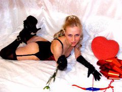 Peppercom - blond female webcam at ImLive