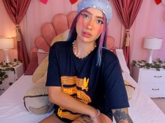 PerlaDumont - female with brown hair and  small tits webcam at ImLive