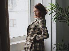 PolchaReir - female with brown hair webcam at ImLive