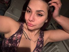 Polykrovka88255 - female with brown hair webcam at ImLive