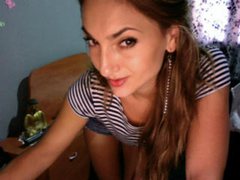 PreciousCoral - female with brown hair and  small tits webcam at ImLive