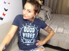 PreciousCoral - female with brown hair and  small tits webcam at ImLive