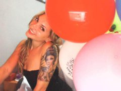 PreciousCoral - female with brown hair and  small tits webcam at ImLive