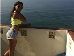 PreciousCoral - female with brown hair and  small tits webcam at ImLive