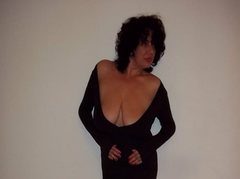 QUEENFEETKary - female with black hair and  big tits webcam at LiveJasmin
