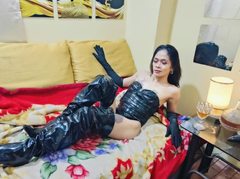 QueenOfHeart - shemale with black hair webcam at ImLive