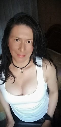 RachellHott - female with black hair and  big tits webcam at xLoveCam