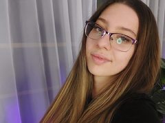 RavenBlliss - female with brown hair webcam at ImLive