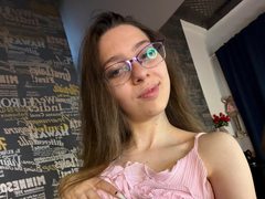 RavenBlliss - female with brown hair webcam at ImLive
