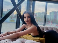 CleoMinogue - female with black hair webcam at LiveJasmin