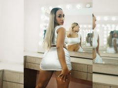 RebecaOliver - female with brown hair and  big tits webcam at LiveJasmin