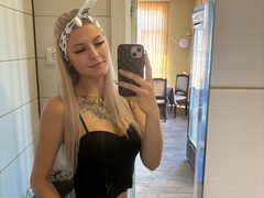 RebeccaaCaldwell - blond female webcam at ImLive