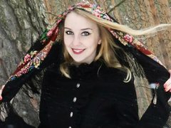 Rennesssa - blond female with  small tits webcam at ImLive