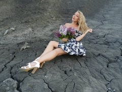 Rennesssa - blond female with  small tits webcam at ImLive