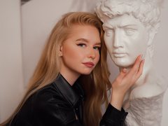 RheaMood - female with red hair webcam at ImLive