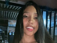 RiahannaJons - female with black hair and  big tits webcam at xLoveCam