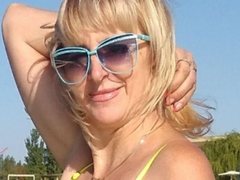 RoseMagic - blond female with  small tits webcam at ImLive