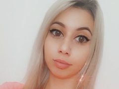 DiamondHottieX - blond female webcam at xLoveCam