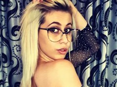 DiamondHottieX - blond female webcam at xLoveCam
