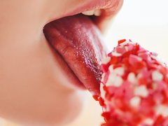 RoxanaNemes - female with brown hair webcam at LiveJasmin