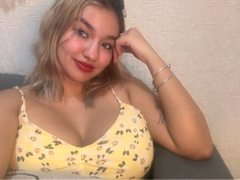 RoxxanaLovelySexxy - blond female with  big tits webcam at ImLive