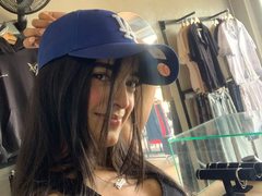 Roxy_Thunder from ImLive